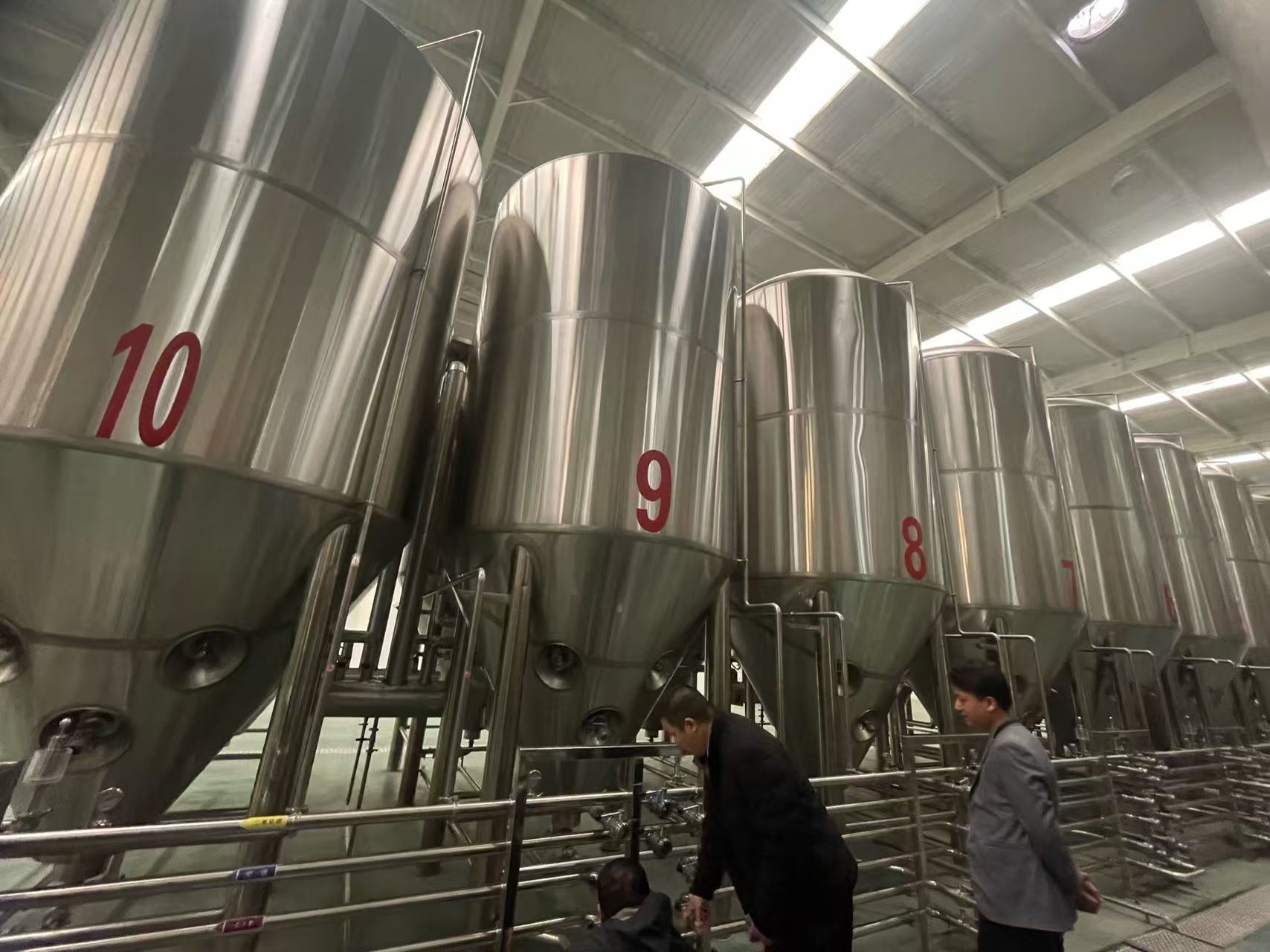 乐山精酿啤酒设备厂—平面布置、设备设计、制造、调试、培训等一条龙服务